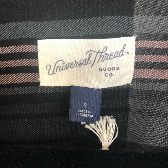 Universal Threads. Size Small. Never worn. Maxi Button-Down Dress. - Picture 2 of 5